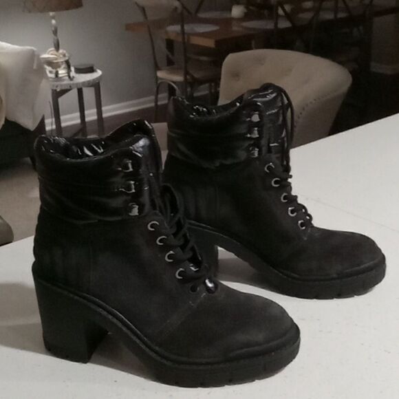 Marc Fisher Velima lace up bootie. Gray suede with puffy collar. Size 6 NWT - Picture 2 of 5